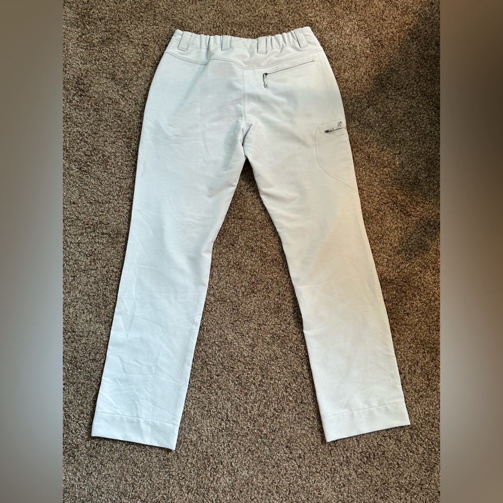 Patagonia women’s size 8 pants. Never worn and stretchy.